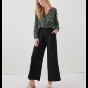Women's Fit & Flare Pull-On Pant